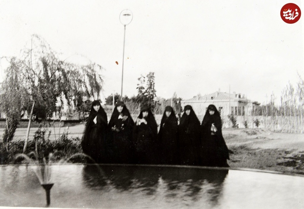 سفر دختران جوان به تهران 100 سال پیش (+عکس)